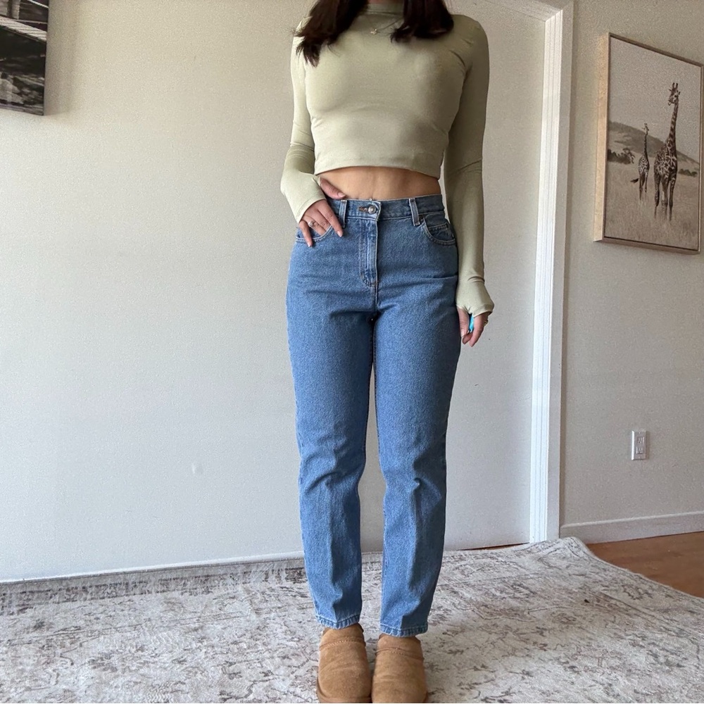 90s vintage light wash high rise mom jeans by Liz Wear